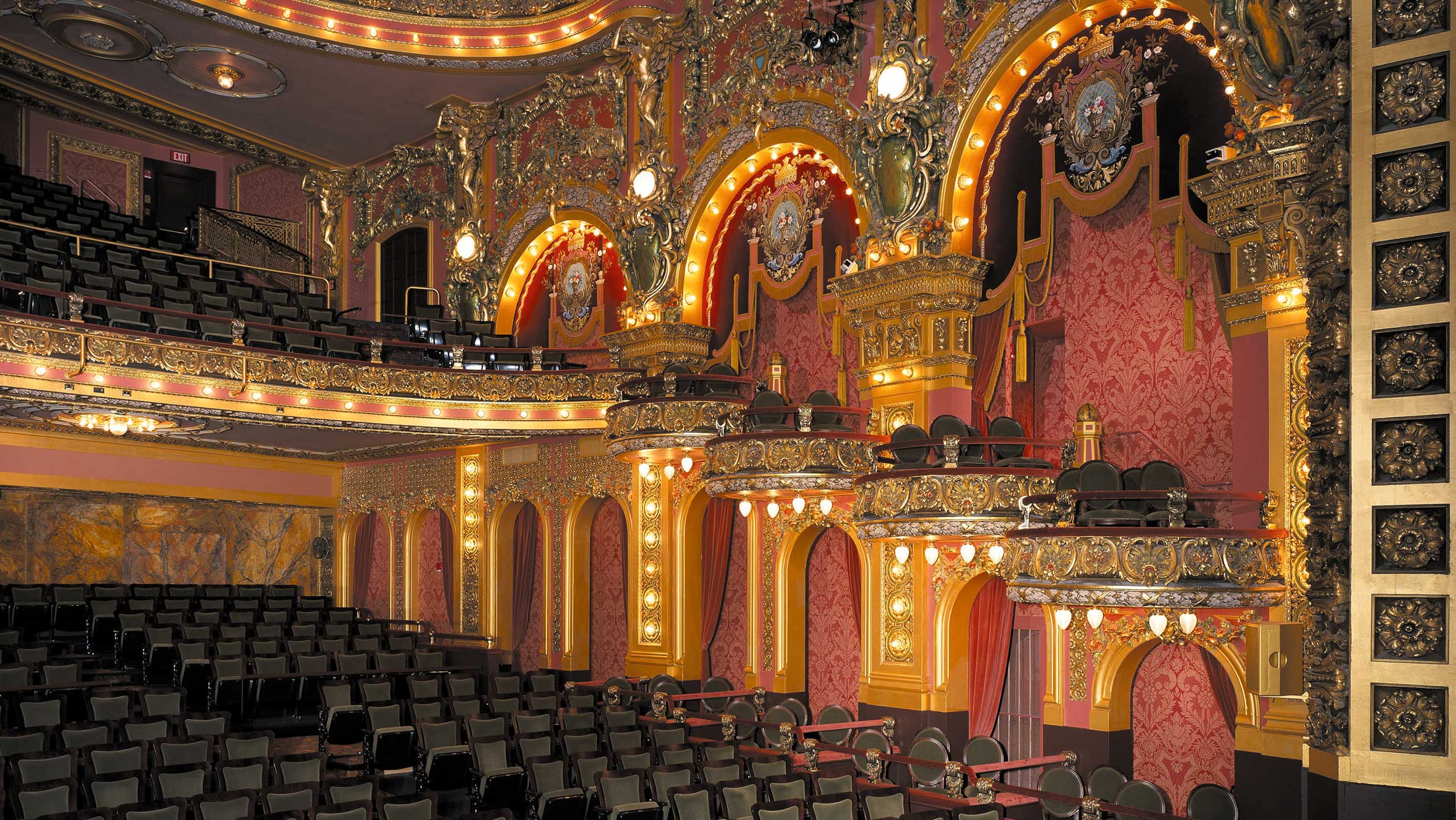 How many theatres. Театр Majestic. Majestic Theatre Broadway. Emerson Cutler Majestic Theatre. Cutler Majestic Theatre Boston.